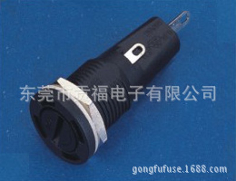 你是否曾因车辆突然熄火而焦虑不已？这很可能是因为汽车中的关键部件——保险丝出现了问题。今天，我们就来一起看看汽车保险丝的重要性和挑选标准。汽车保险丝的种类繁多，形状各异，那么具体有哪些类型呢？又该如何正确选择与使用呢？